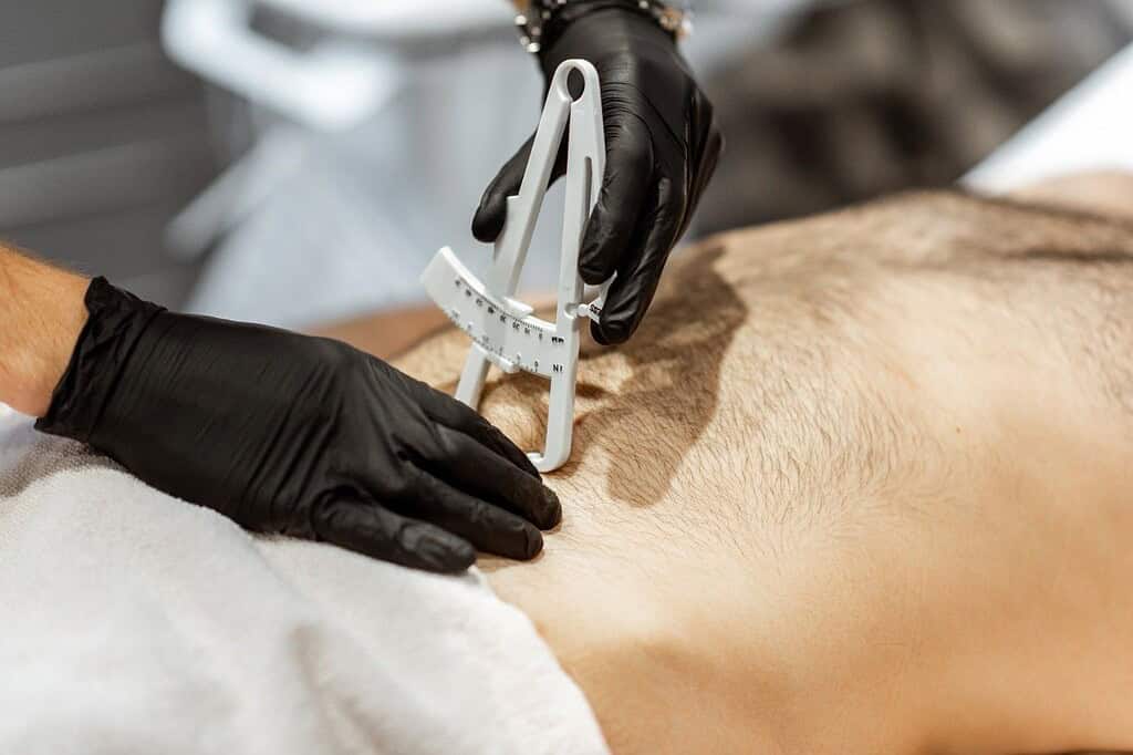 Abdominoplasty for men at a plastic surgery clinic in Albania 